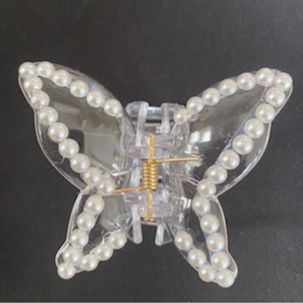 Set of 2 Pearl butterfly clips medium in clear
